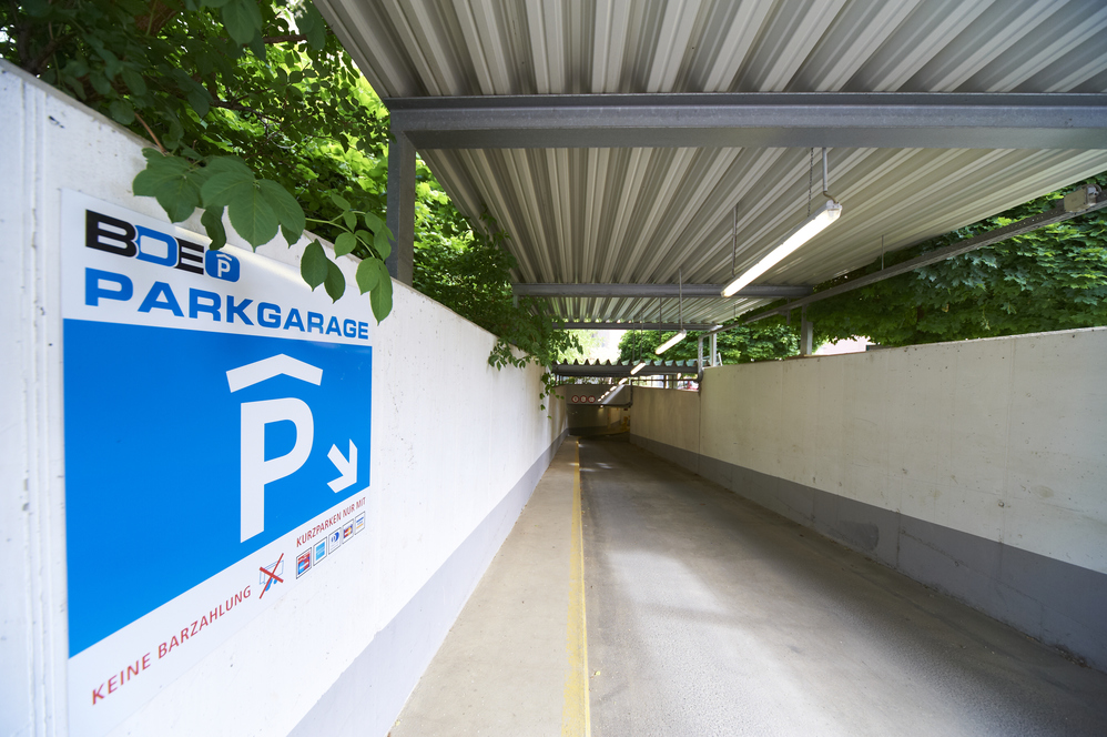 BOE Garage Parken mit Parkhinweis